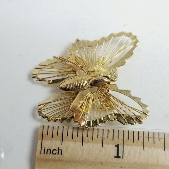 Vintage Butterfly or Moth Shape Brooch, Gold Tone Wire Design Wings, Retro Pin - Picture 3 of 6